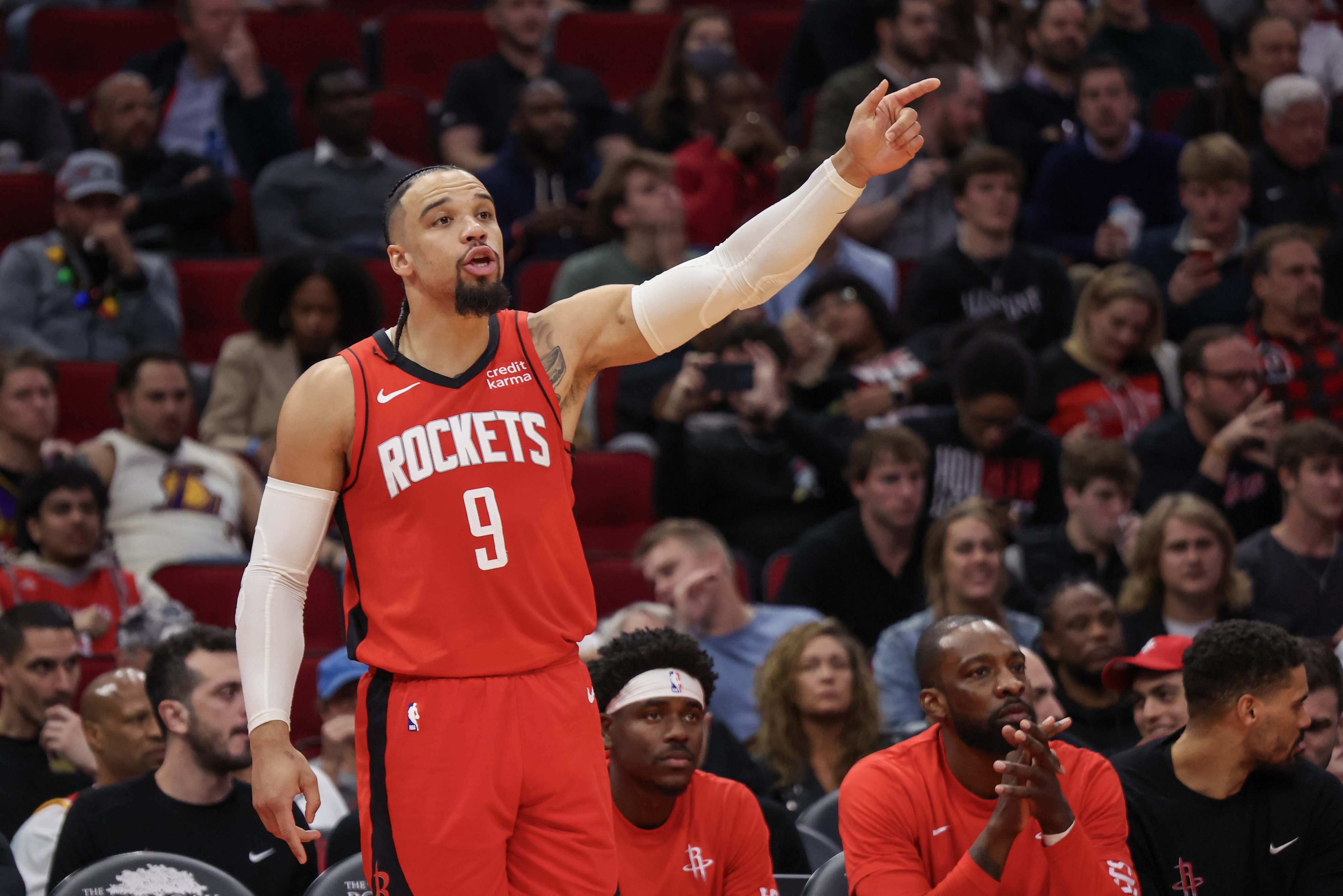 九游体育app包含休斯敦火箭清晨强势反弹，志在欧冠名次提升，压力陡增，资深球员宣示担当的词条