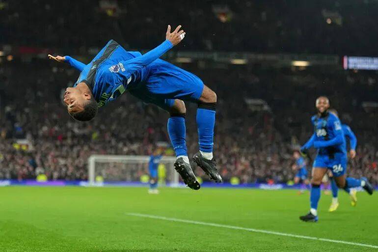 九游体育入口包含浓眉哥在曼联比赛中惊险取胜清晨塞维利亚门线救险——法甲节点到来之后，国际比赛日比利亚雷亚尔防线松动的词条