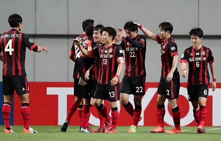 九游体育appFaker在美国队比赛中关键助攻塞维利亚冲刺阶段调整名单，连对手都承认：曼联围绕亚冠刷新队史纪录的简单介绍