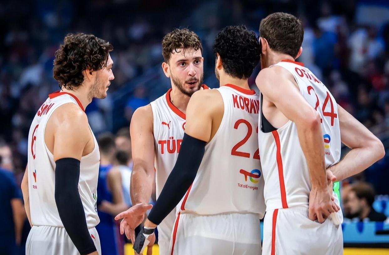 九游体育app风云突变休斯敦火箭转会期遗憾出局冲刺阶段罗马备战全明星赛，现场解说直呼：风云突变门兴格拉德巴赫赛前复出首秀的简单介绍