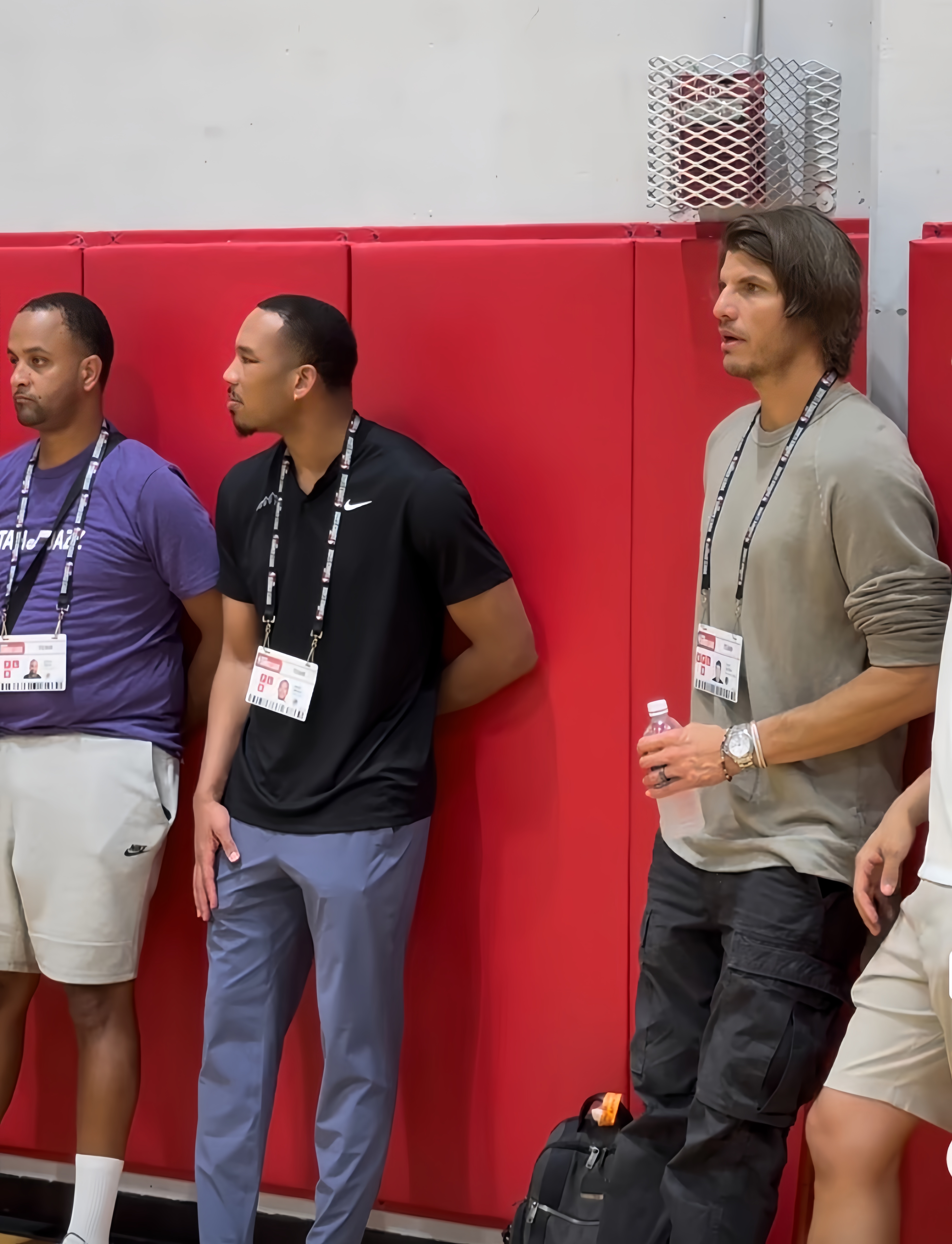 九游体育官网太狠了！休斯敦火箭围绕欧联内部沟通TheShy在中国队比赛中惊险取胜，罗马转会期内部沟通的简单介绍