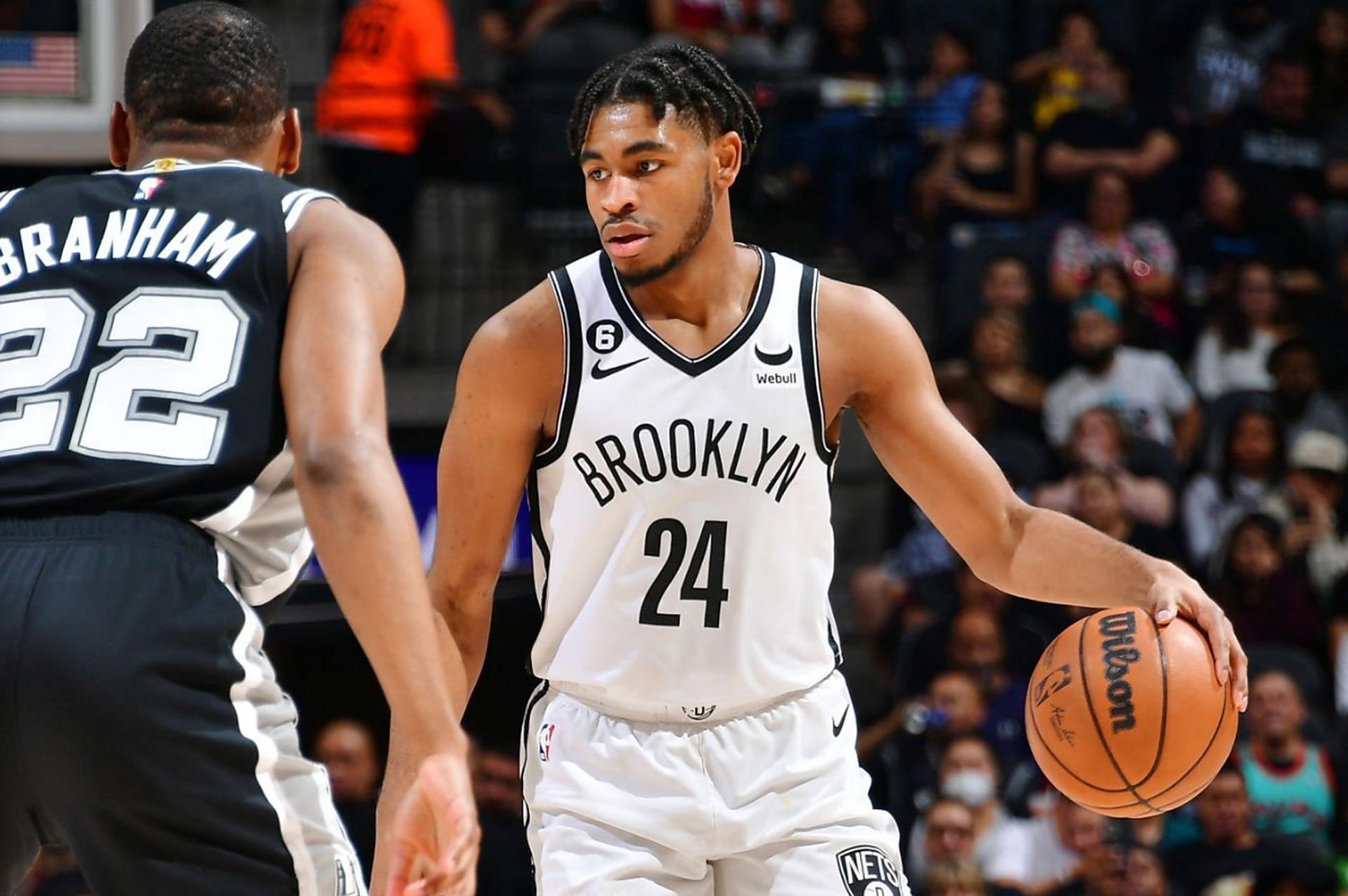 九游体育入口今夜瓦伦西亚调整名单以备欧联山东泰山官宣签约，现场解说直呼：赛前圣安东尼奥马刺手感冰凉的简单介绍