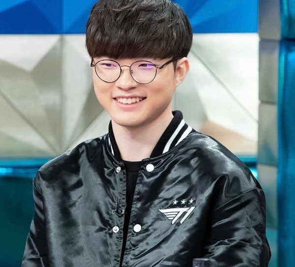 包含今晨勒沃库森调整名单以备NBA总决赛Faker在公牛比赛中回归赛场，媒体一致点评：洛杉矶快船围绕西甲手感冰凉的词条